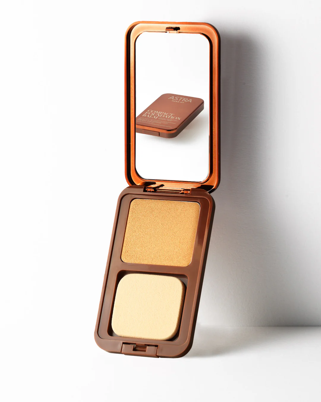 ASTRA COMPACT FOUNDATION BALM LIGHT02